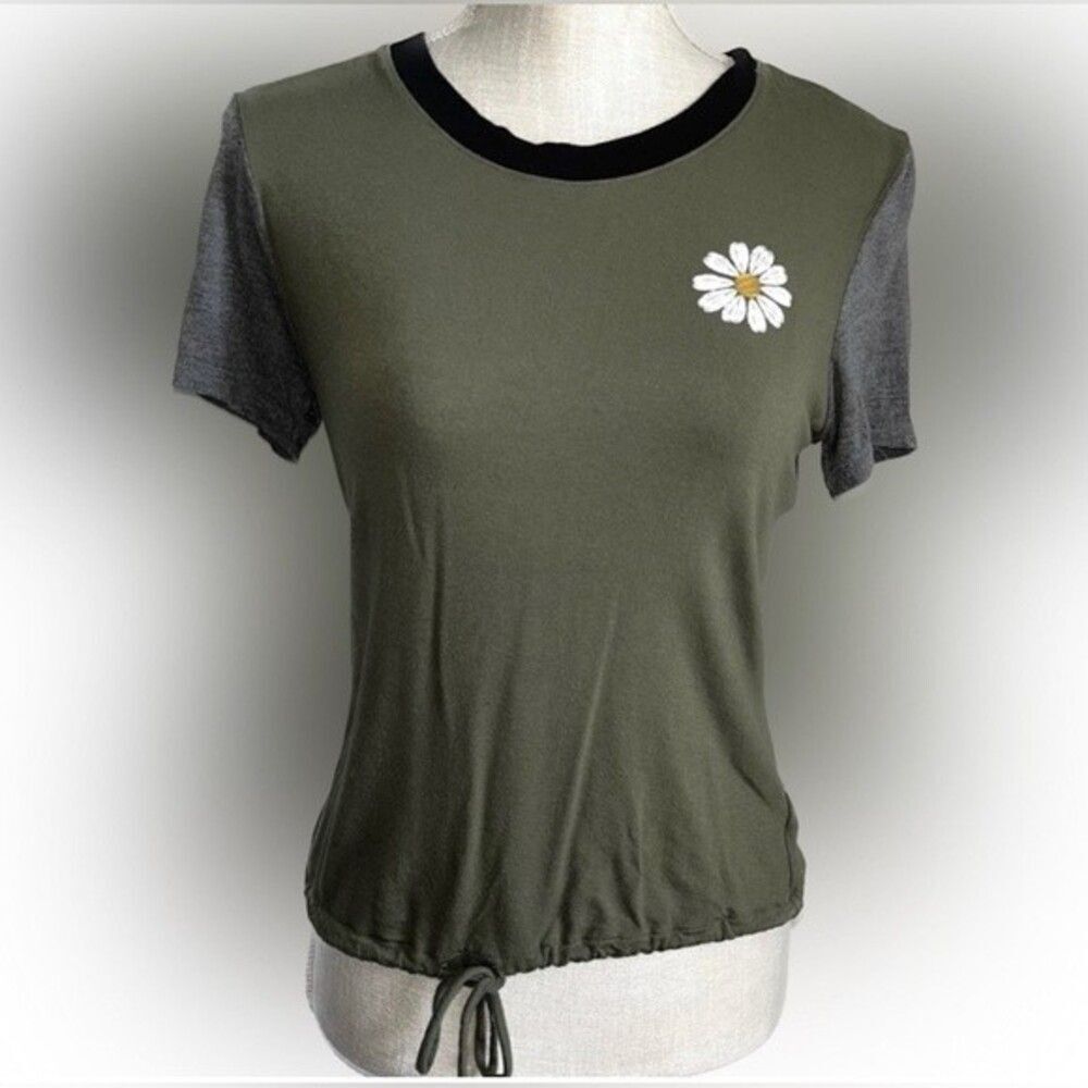 No Boundaries Green & Gray Daisy Floral Top - Juniors Medium 7/9 - Picture 2 of 10